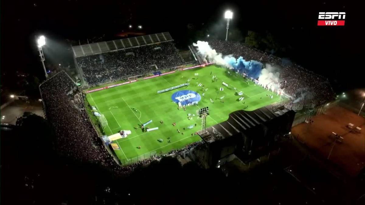 Con balas de goma, gas lacrimógeno y represión: Así fue el caos que llevó a la cancelación del partido Gimnasia vs Boca Jrs