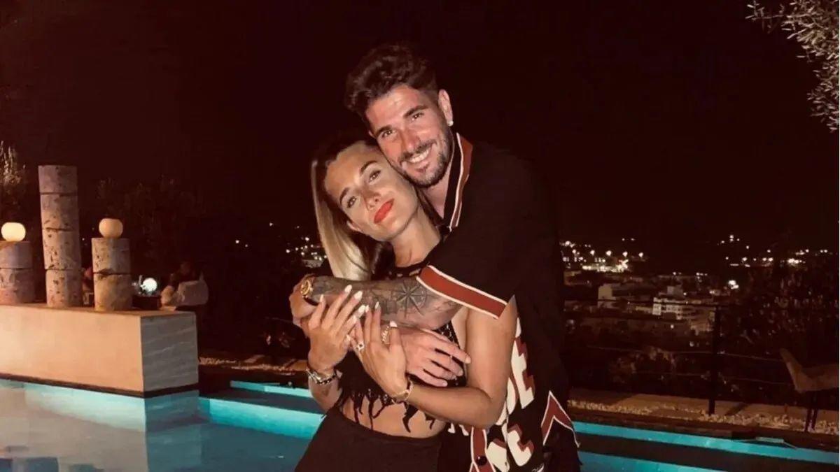 De un amor de adolescentes a una familia y su nuevo romance con una cantante: así es la vida de Rodrigo de Paul