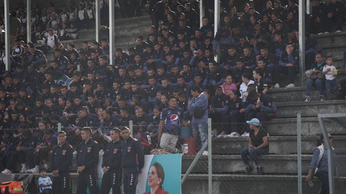 Alberth Elis se despacha un doblete en regreso a las canchas en amistoso frente a la Policía Nacional de Honduras