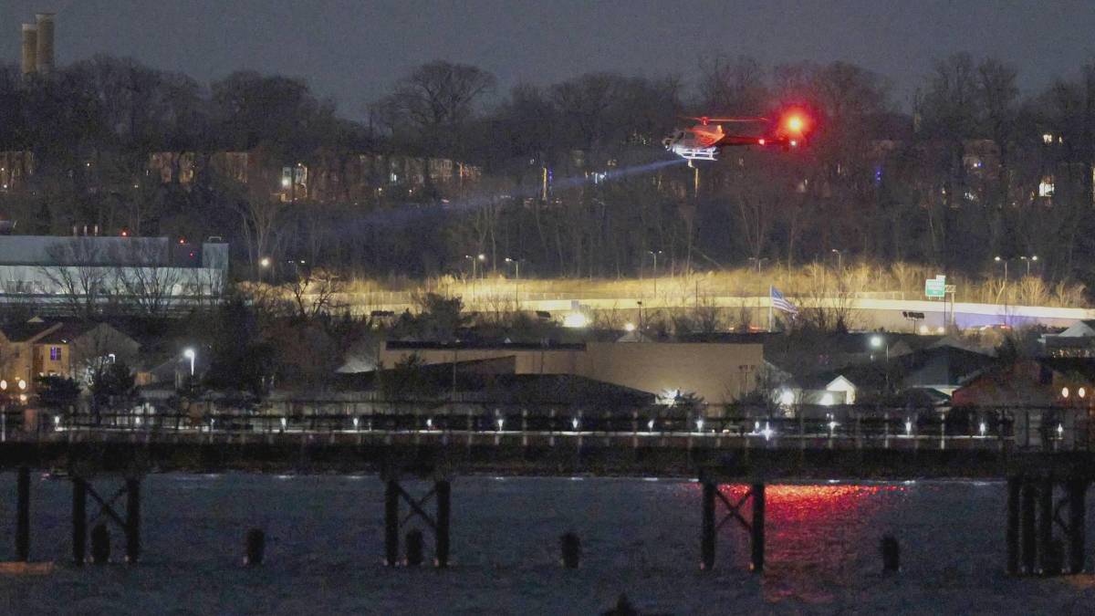 La dura reacción de Trump tras terrible accidente entre un avión y helicóptero en Washington: ¿cuántos víctimas hay?