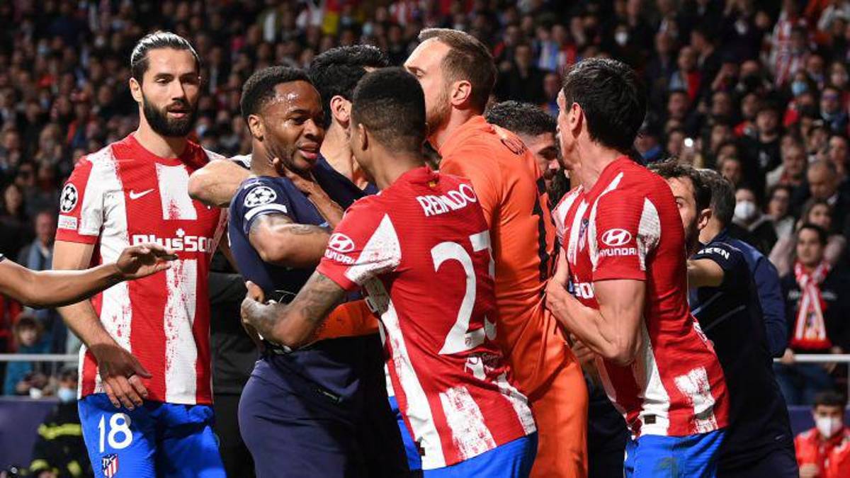 Un final de alto voltaje en el Wanda y Anfield: Cholo Simeone y sus jugadores del Atlético descontrolados en contra del árbitro