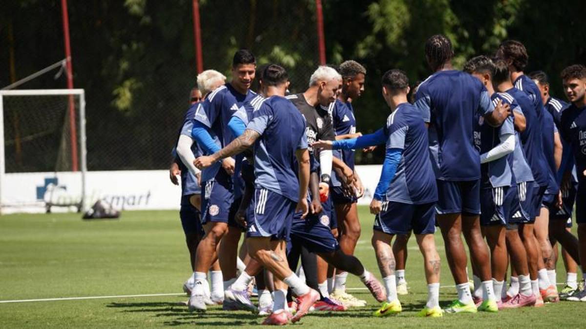 Entre bromas y risas; futbolista lastimado: así fue el último entreno de Costa Rica previo a la batalla ante Honduras