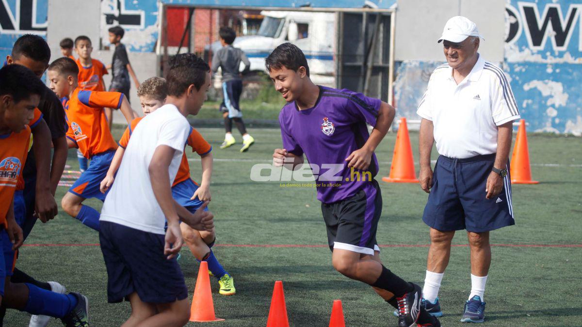 Néstor Matamala y su sonrisa contagiosa: Tricampeón en Honduras y un gran formador de jugadores durante décadas