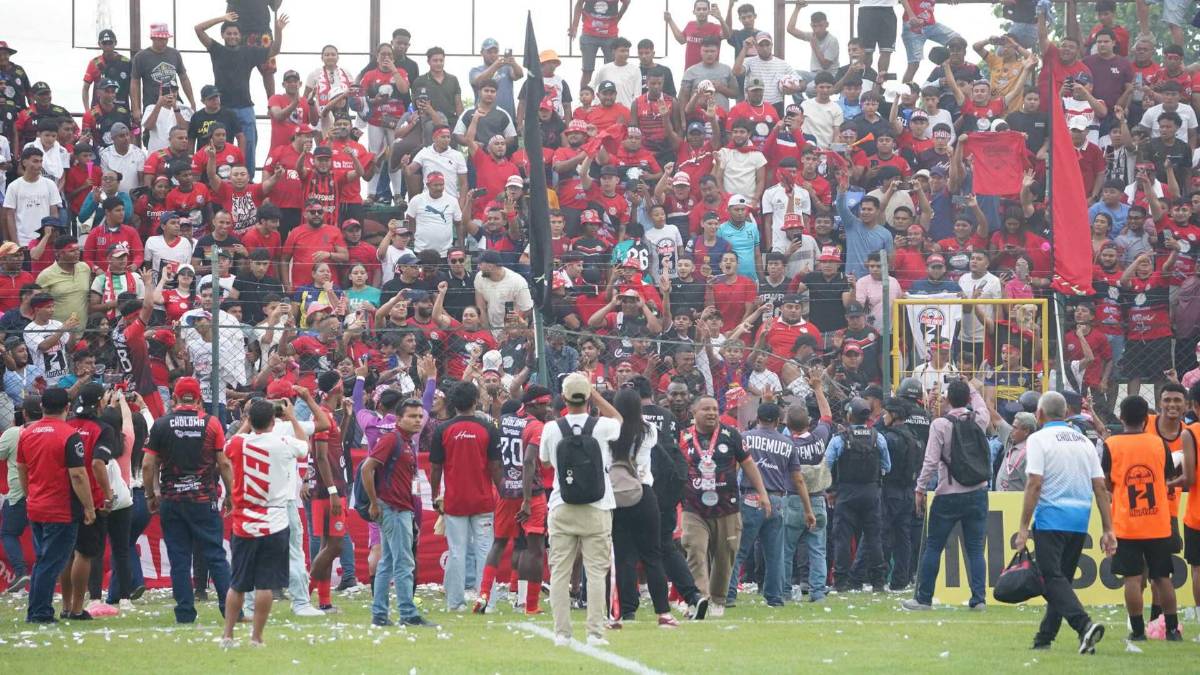 ¡Celebración y lágrimas! CD Choloma festeja por todo lo alto volver a la primera división de Honduras