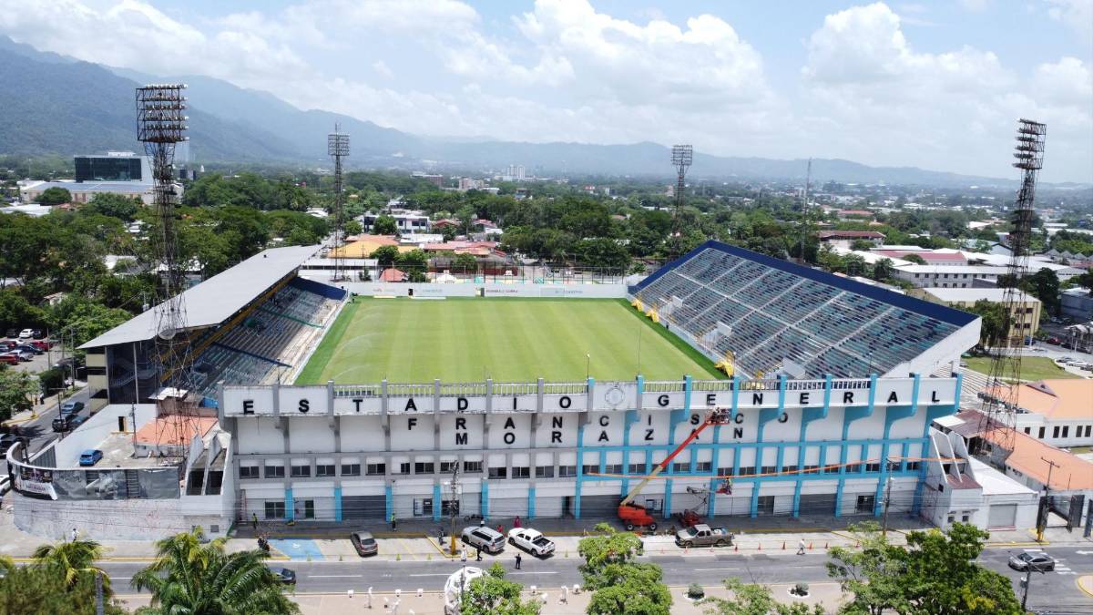 El nuevo estadio Morazán al descubierto; los camerinos y sus lujos, la graderías y el problema de la grama, ¿qué pasó con los banquillos?