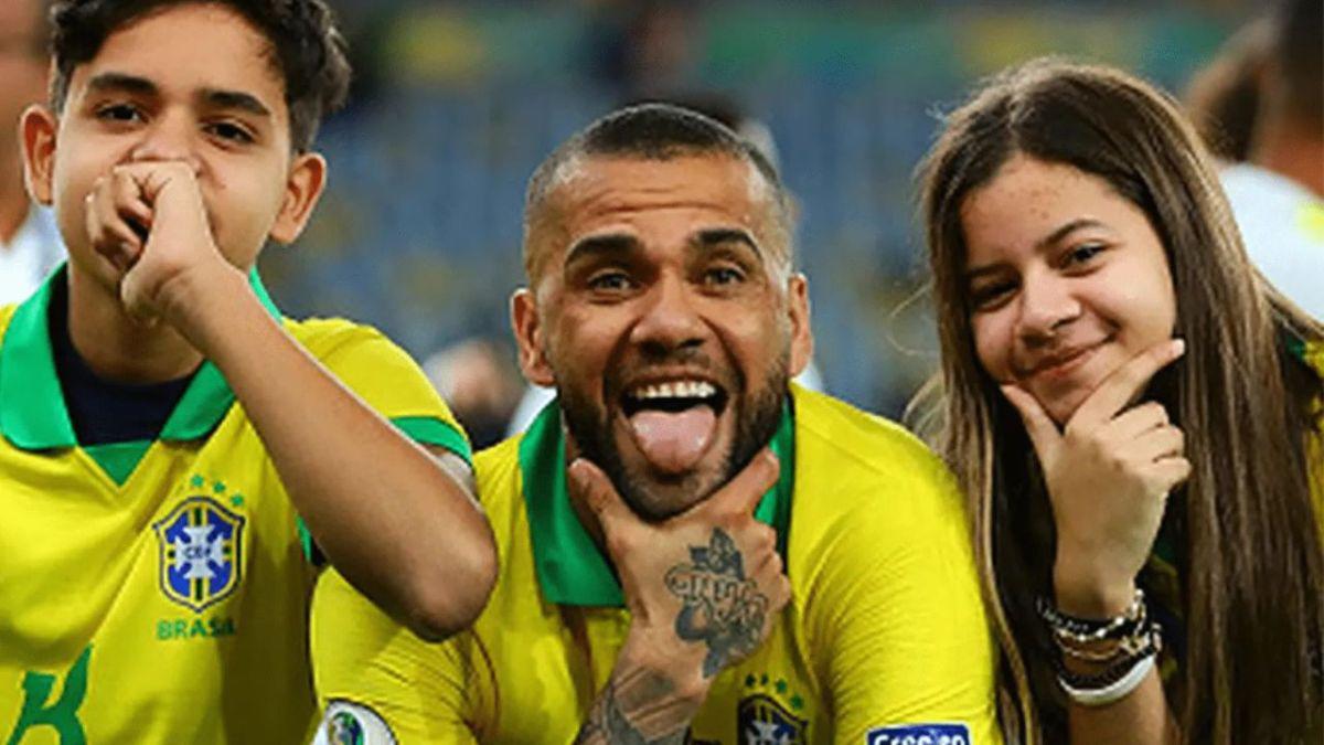 Así se vive el entorno familiar de Dani Alves: su hermosa esposa, ex pareja e hijos son víctimas colaterales del escándalo