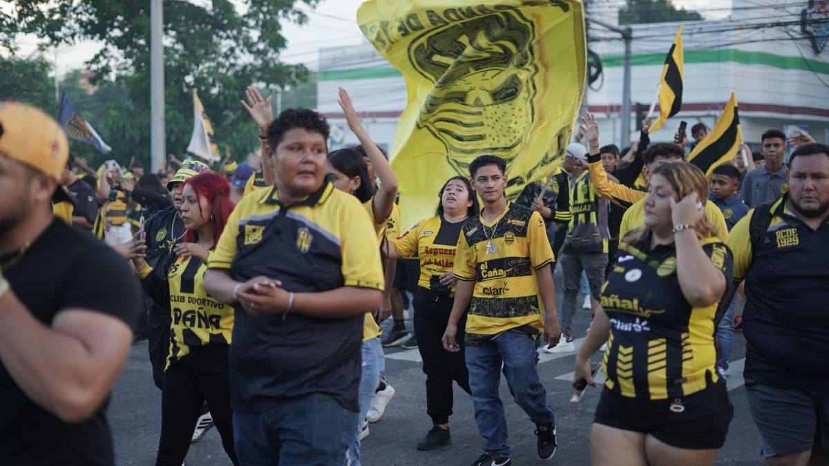 Muchas bellezas y gran ambiente en el estadio Morazán para el clásico entre Real España-Olimpia