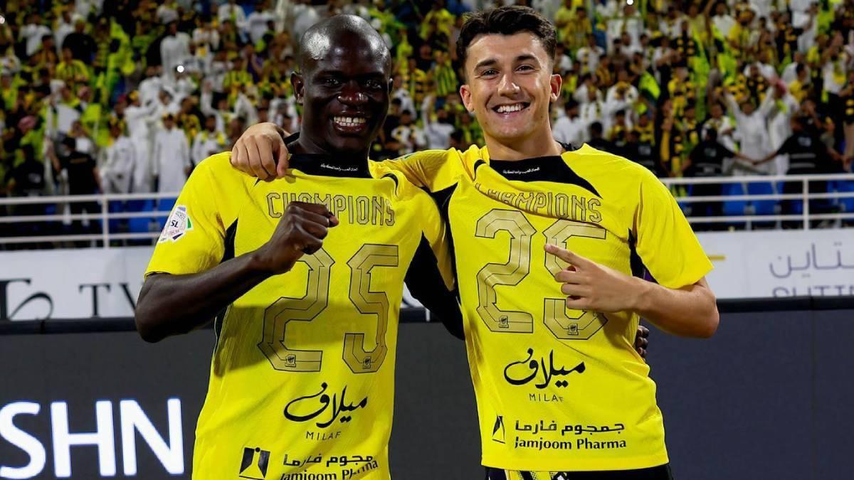 Unai Hernández ya salió campeón de la liga árabe rodeado de Benzema y Kanté.