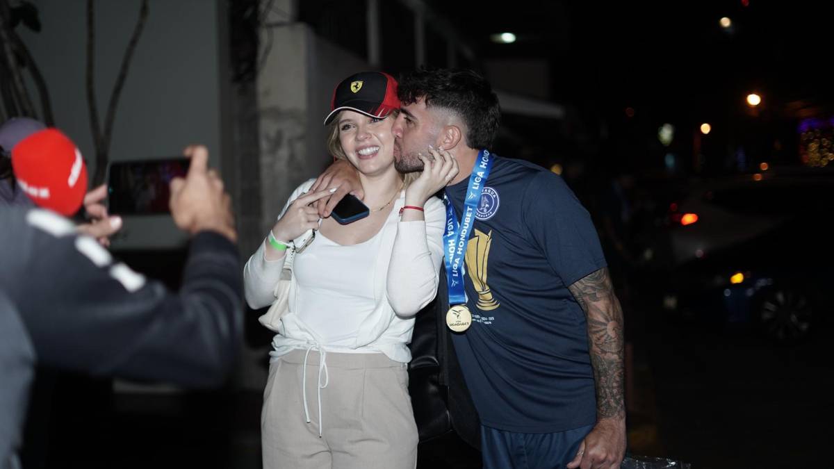 Figura del Motagua jugó enfermo, pero salió celebrando con una cerveza y el que recibió flores: lo que no viste del festejo del Ciclón