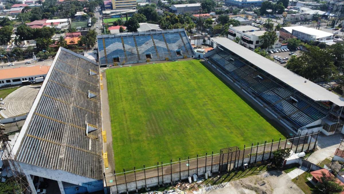 Estadio Morazán, en malas condiciones tras millonaria inversión: así de deteriorada luce la nueva cancha