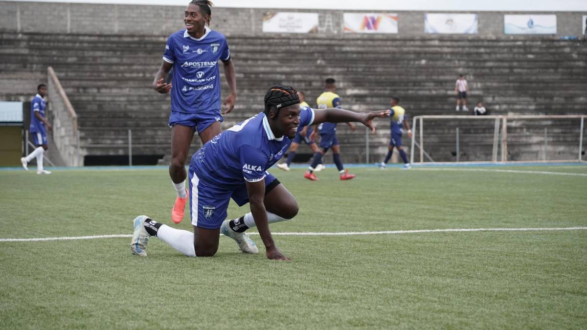 Alberth Elis se despacha un doblete en regreso a las canchas en amistoso frente a la Policía Nacional de Honduras