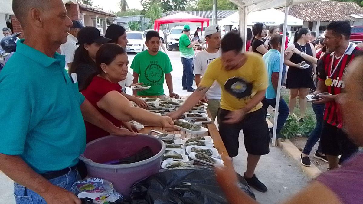 Subcampeón con Potros Olancho participó en duelo de Gordos vs Flacos en Santa Bárbara: El ganador se llevaba los tamales