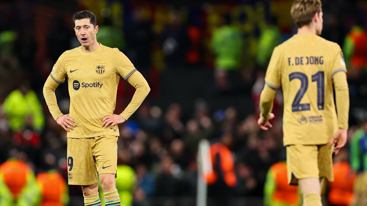 Tensión en el vestuario del Barcelona tras el fracaso: la bronca de Lewandowski con un compañero y la reacción de Xavi