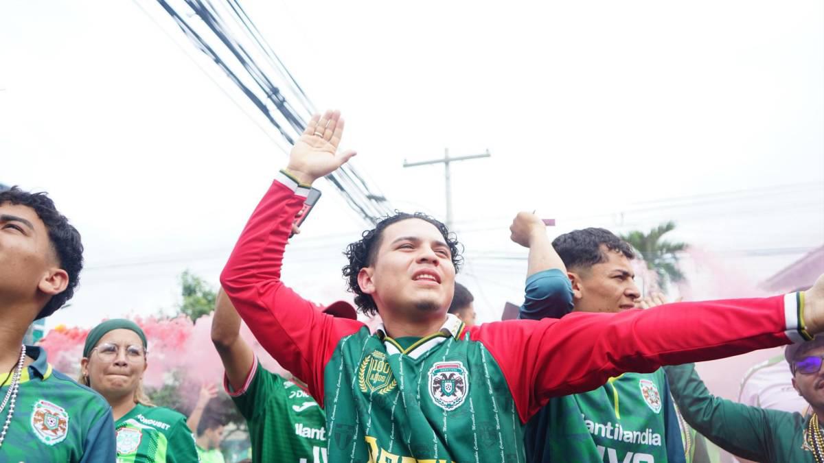 Marathón inaugura su mes de centenario: así fue la caravana del Monstruo Verde en San Pedro Sula; bellas chicas