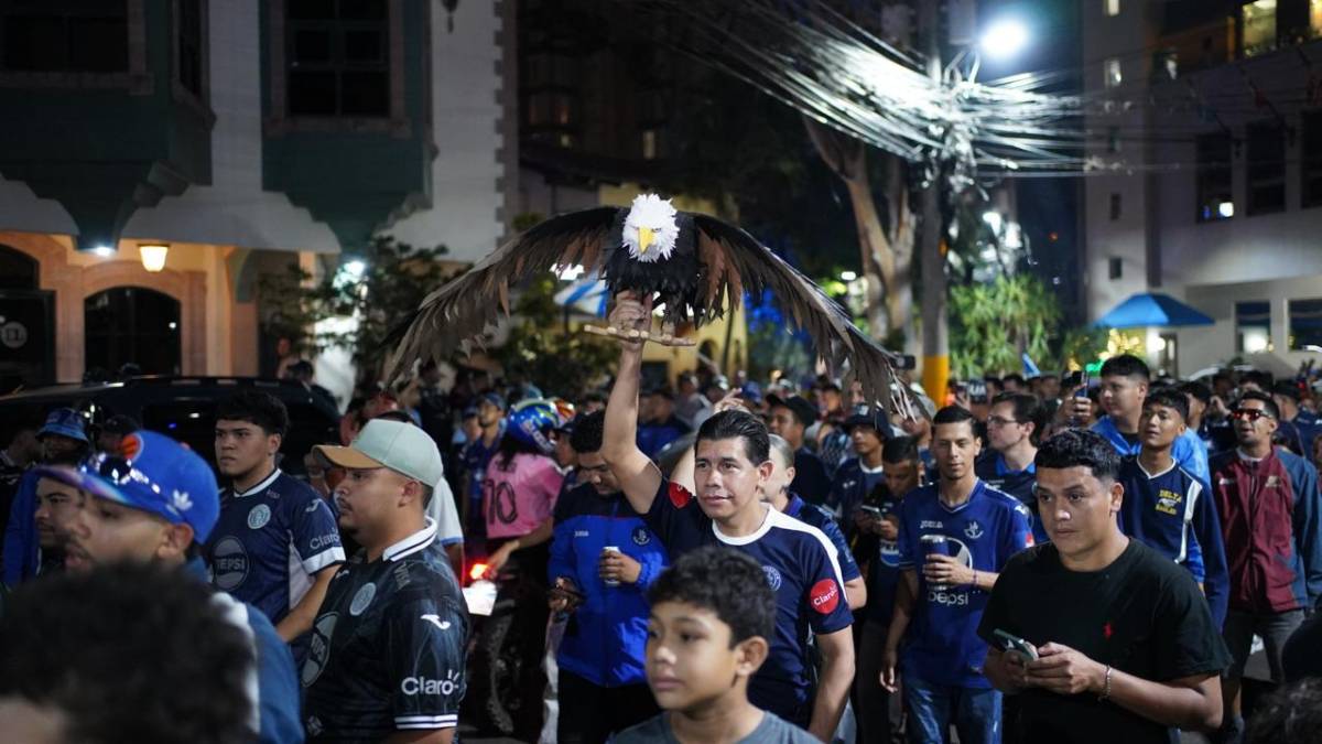Se viene la 20 de Amado: advierte en el banderazo Motagua y la abuelita se robó el show