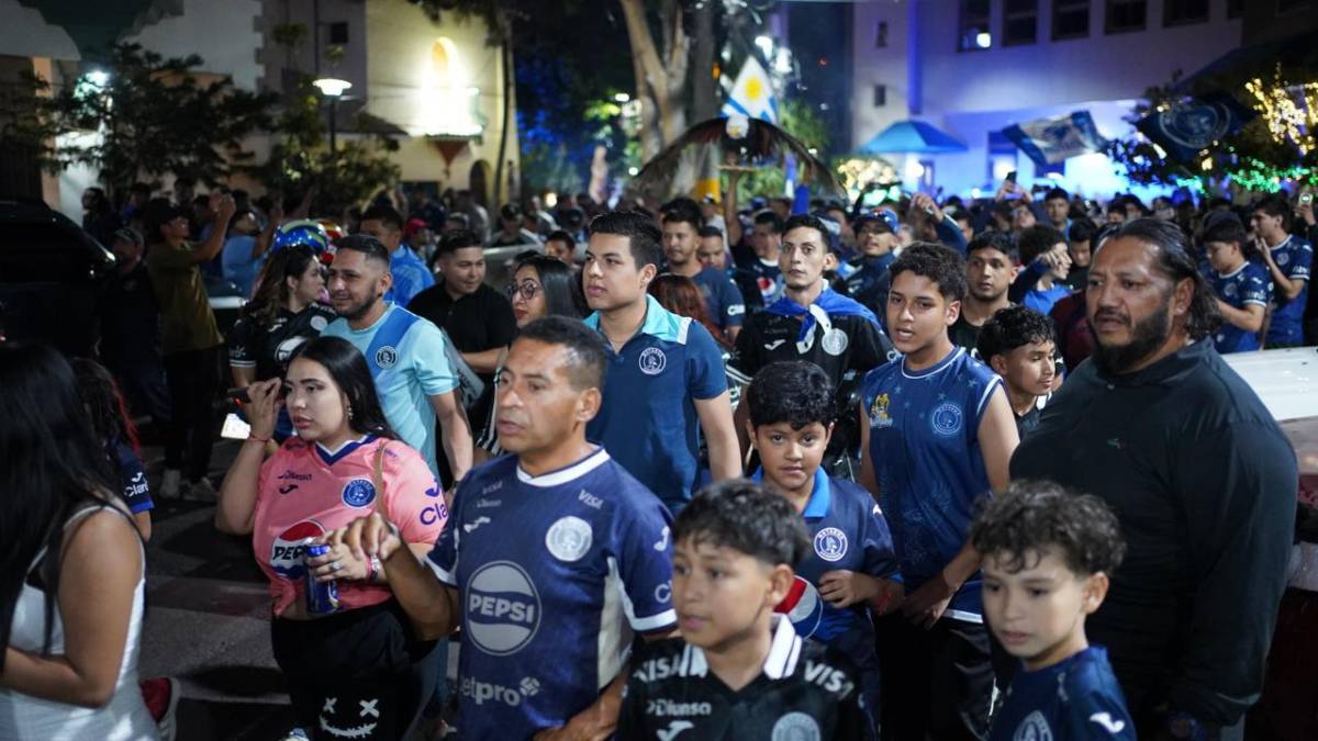 Se viene la 20 de Amado: advierte en el banderazo Motagua y la abuelita se robó el show