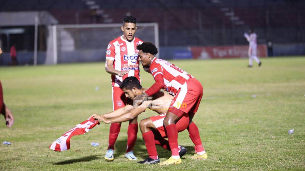 El aficionado preso, los cumpleañeros, el enojo de Troglio y la belleza hondureña: lo que no se vio de la fecha 16 del Clausura