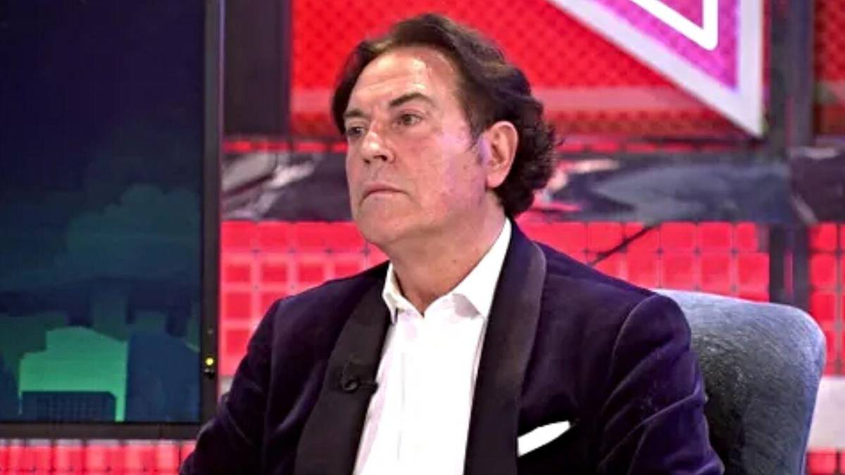 Periodista destapa los trucos de los jugadores para ligar con mujeres famosas...¡y Piqué lo termina bloqueando!