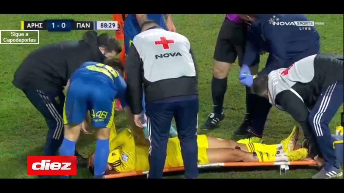 Luis Palma salió quejándose del dolor en su tobillo.