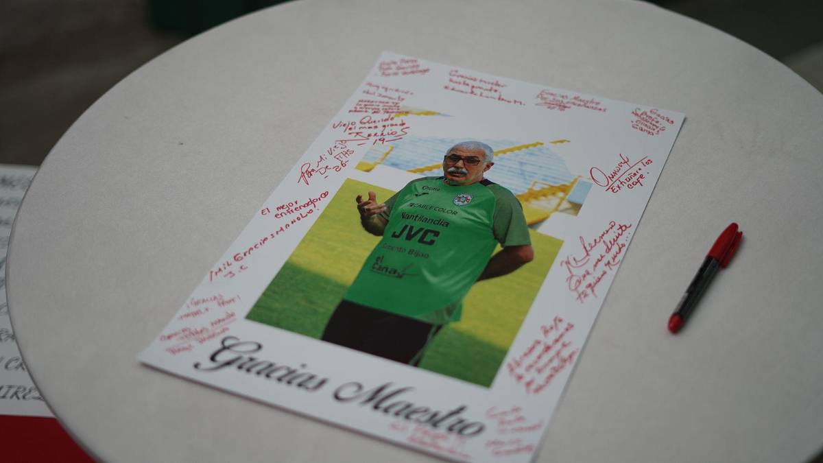 ¡Nostálgico! Así fue el emotivo homenaje de despedida de Marathón a la leyenda Manolo Keosseián: en fotos