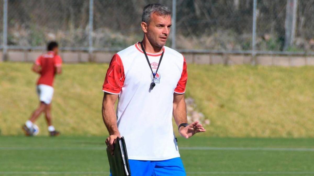 ¿Fracasó o tuvo éxito? Qué fue de Pablo Lavallén, el DT argentino que reemplazó a Troglio y ‘evitó’ el penta de Olimpia