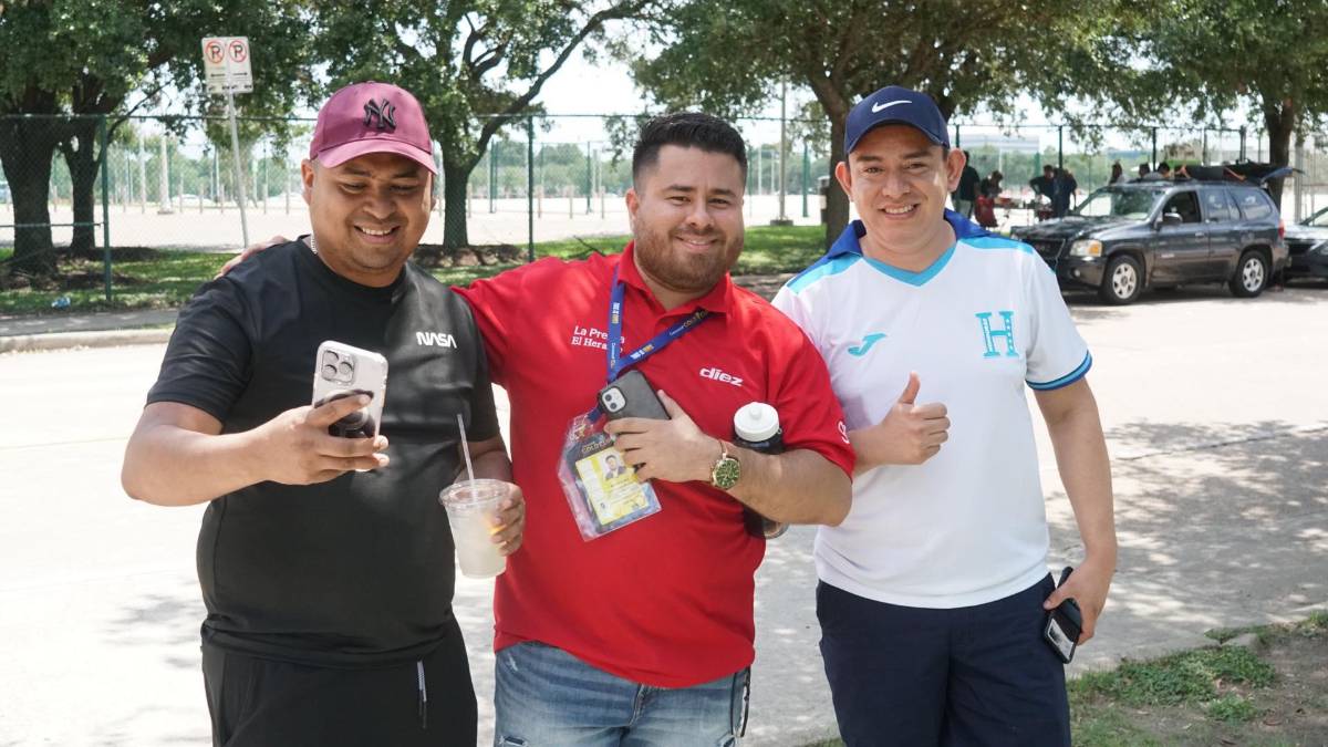 Bellas chicas y entusiasmo: aficionados de Honduras ponen a vibrar el NRG Stadium por la Copa Oro 2023
