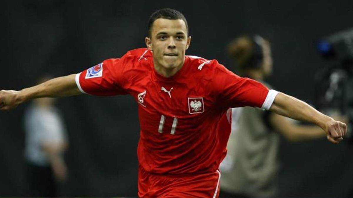 Era mejor que Lewandowski, el Chelsea de Mourinho le ofreció contrato, pero terminó borracho en las calles de Polonia