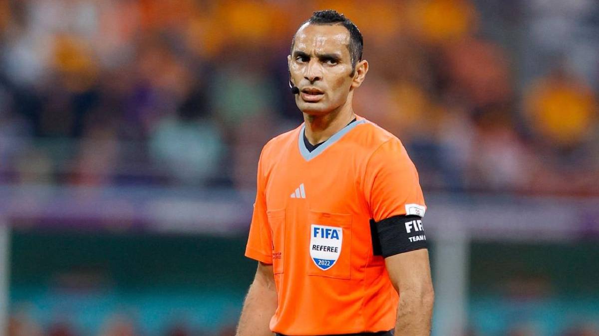 ¿Dirigirá el Honduras-México? Iván Barton recibe tremenda nominación y entra en la selecta lista de árbitros