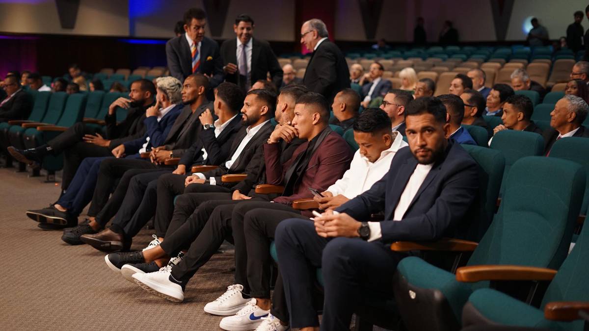 La gala de Liga Nacional en fotos: ¿Con quién llegó Troglio? la belleza en la pasarela azul y los jugadores de Olimpia dejan ver a sus parejas