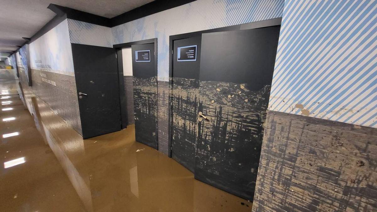 ¡Es de primera y alcanzó hasta un metro de agua! Así se inundó estadio de la Liga Española (FOTOS)