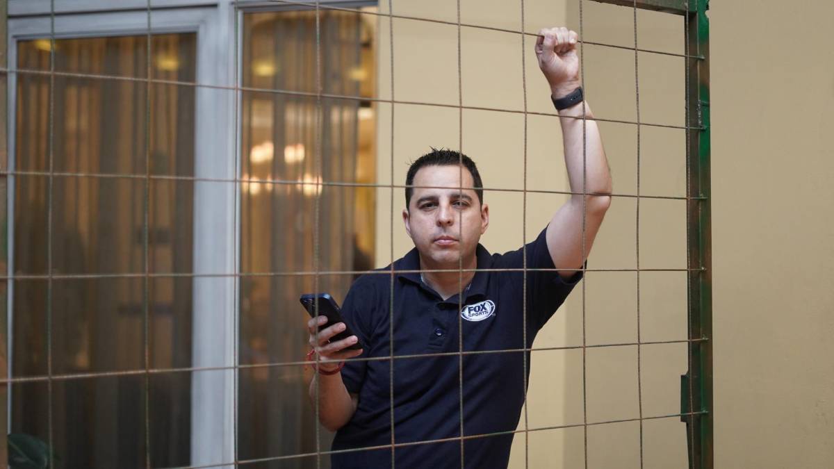 “Enjaulados” y molestos: así recibieron periodistas aztecas a la Selección Mexicana en el hotel en Honduras