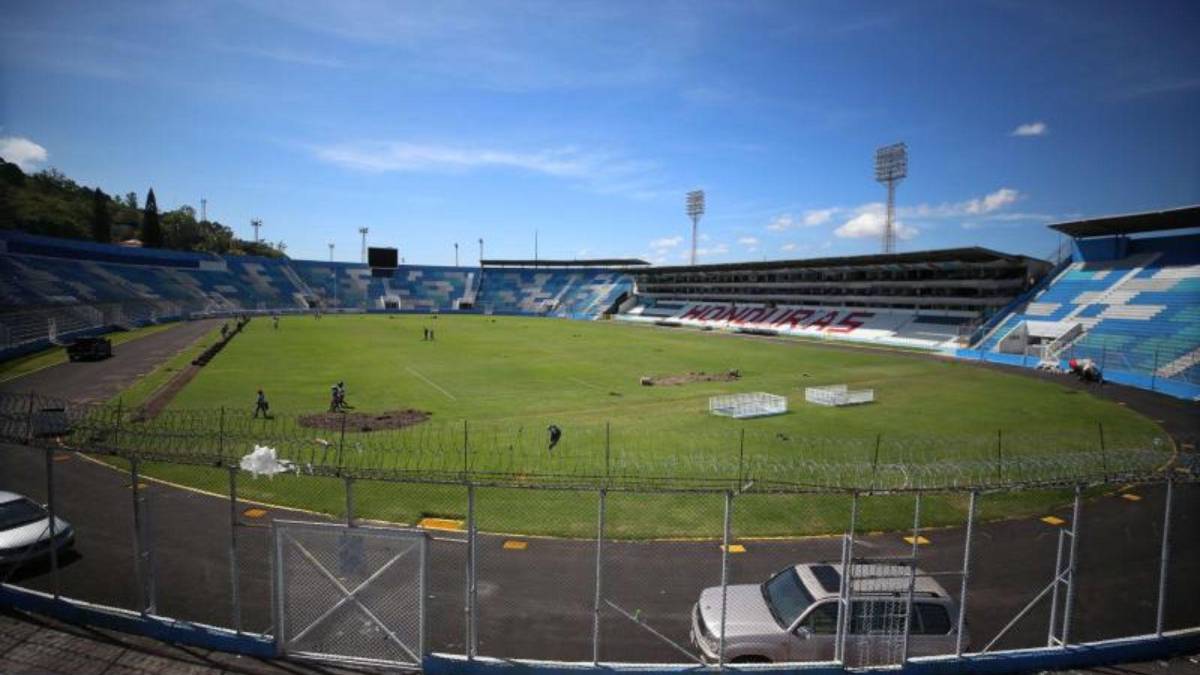 Del barrio a lo profesional: El antes y después de las canchas que se han mejorado en Honduras