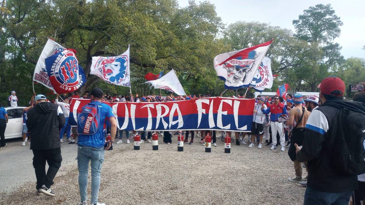 Olimpia deslumbra con ambientazo en New Orleans: banderazo y tremenda asistencia en amistoso