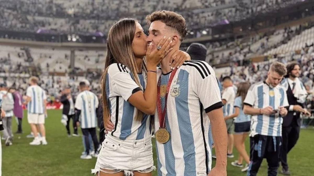 ¡Una araña que pica! La maestra de inglés de Julián Álvarez enciende las redes con sus fotos, ¿sintió celos la esposa del argentino?