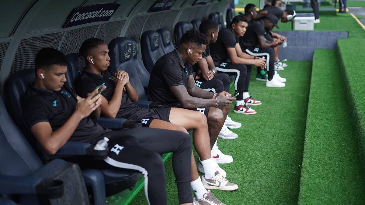 Derroche de belleza, ambientazo y el gesto de los jugadores de Honduras previo a medirse a Cuba en el Estadio Nacional