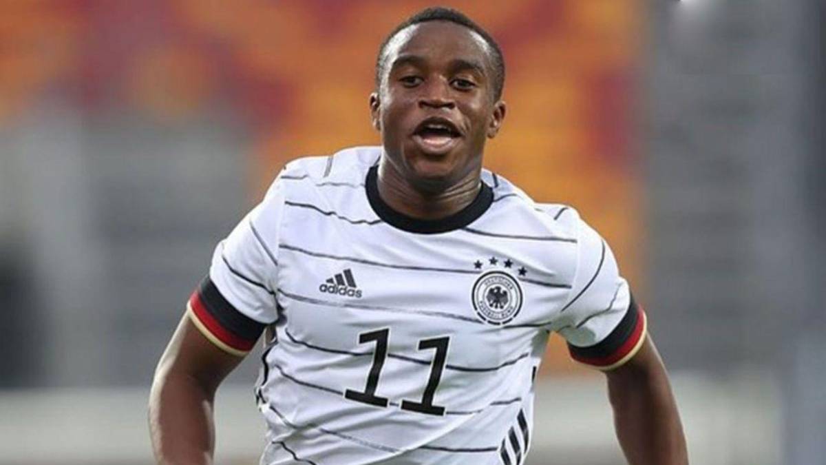 Polémica con Moukoko: su padre revela que le falsificaron los papeles, esta es su verdadera edad y la postura del Dortmund