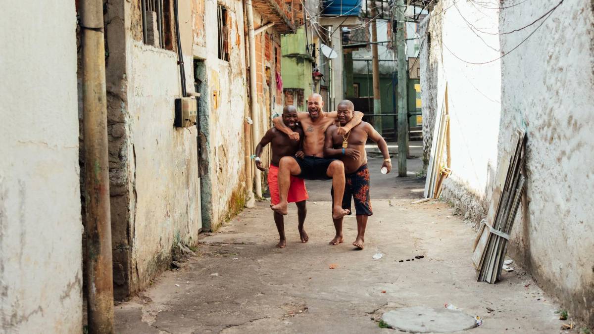 Así es Vila Cruzeiro, la favela más peligrosa de Brasil donde vive Adriano: “Veo a mi padre en cada uno de estos callejones”