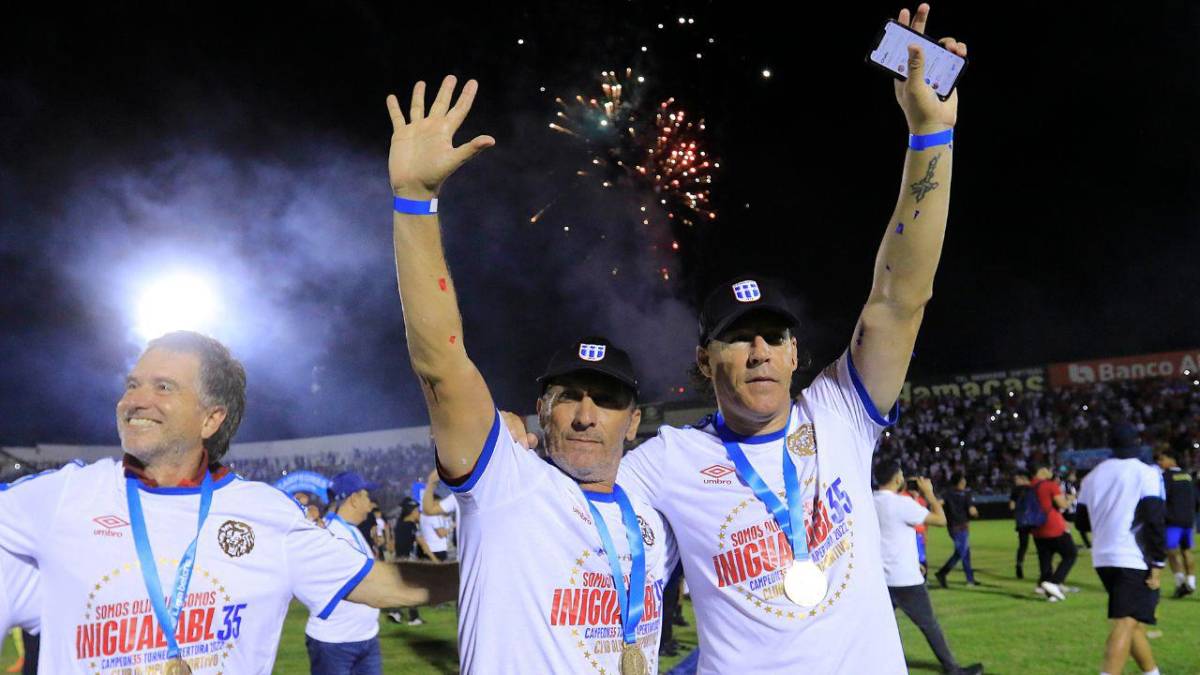 Llegó a 100 triunfos en Liga Nacional: ¡los grandes logros de Pedro Troglio en el fútbol de Honduras con Olimpia!