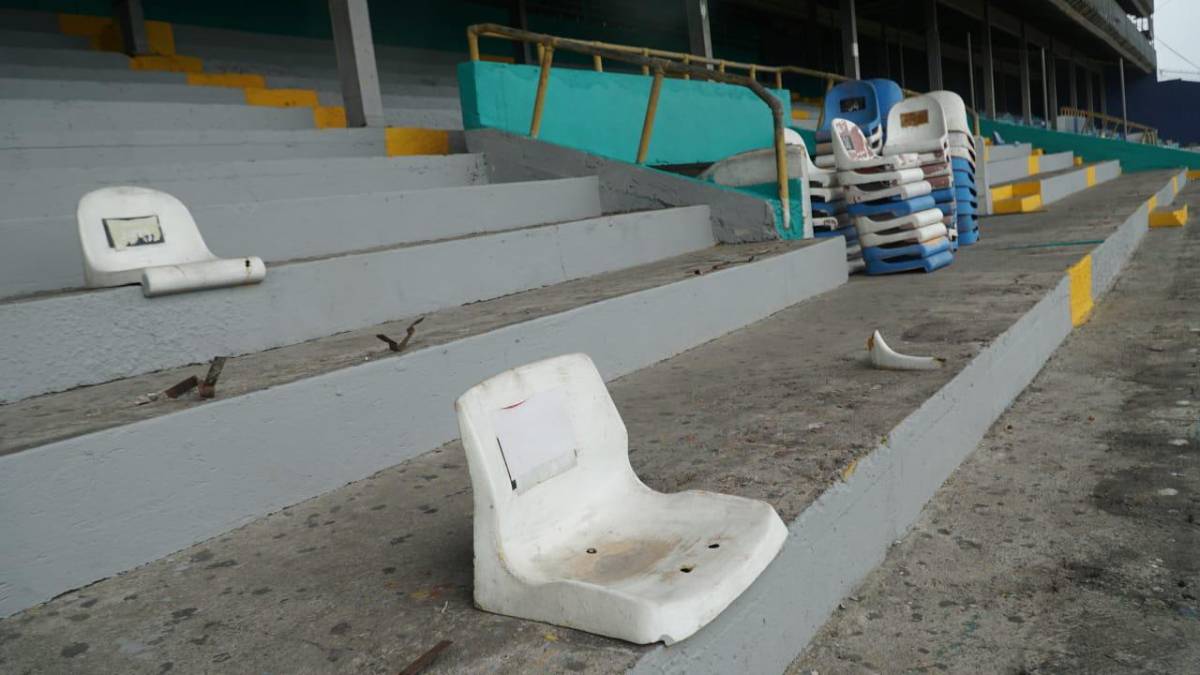 Fotos: En pésimo estado y con varios hoyos se encuentra la grama híbrida del Estadio Morazán, ¿qué hará Condepor?