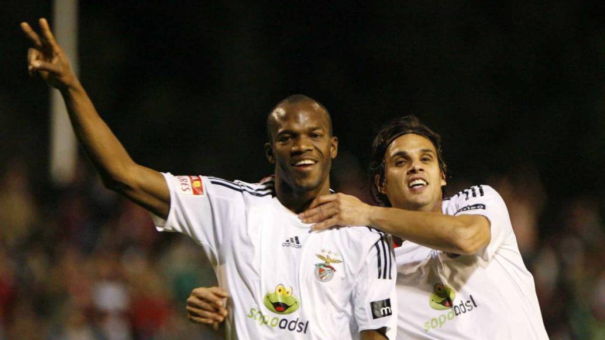 El hondureño David Suazo compartió delantera con Nuno Gomes en el Benfica.