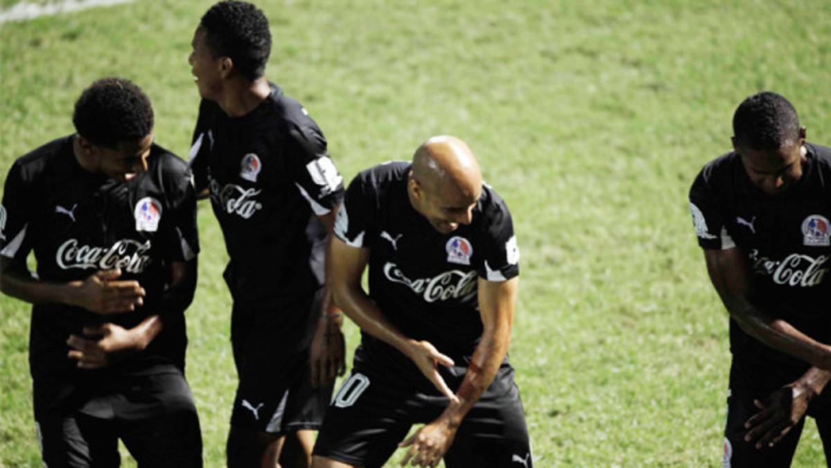 Omar Guerra es el creador del 'Baile del Serrucho” en Olimpia