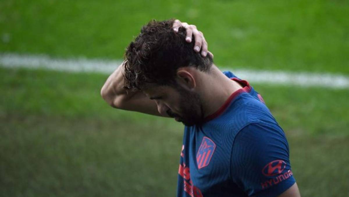 El mercado: El inesperado destino de Ozil, Barcelona busca dos fichajes en Inglaterra y Riqui Puig es noticia