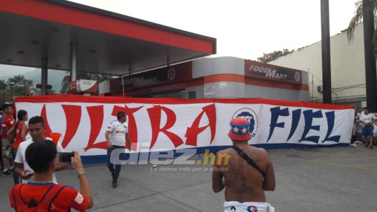 La Ultra Fiel y la Mega Barra le ponen color al clásico en el Morazán