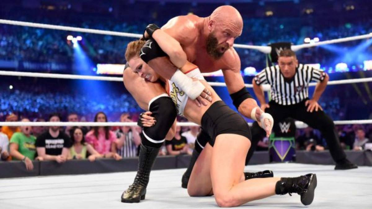 ¡Asombró y enamoró! El espectacular debut de Ronda Rousey en la WWE