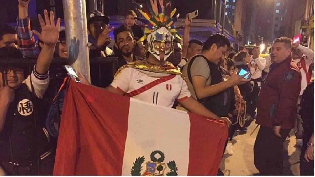 ¡DE LOCOS! Peruanos se toman las calles de Buenos Aires, Argentina y preparan carnaval