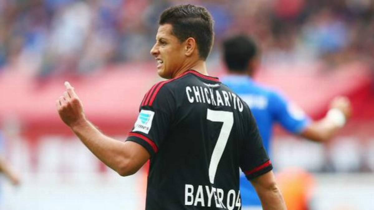 VIDEO: Chicharito no llega a tiempo y se pierde gol casi cantado