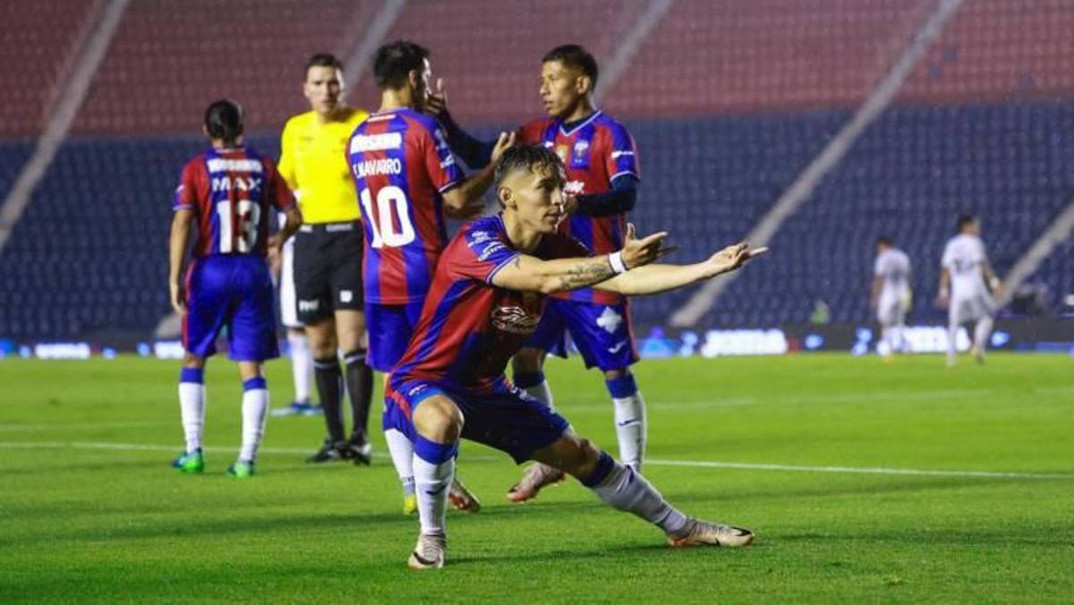 Escalofriante lesión del mexicano Hobbit Bermúdez: así quedó la pierna del jugador y la bronca con el culpable