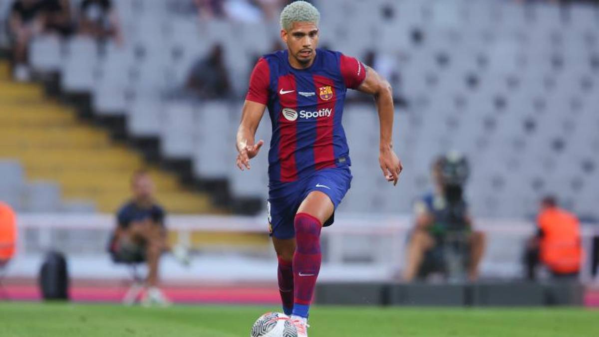 ¡Con delantero bomba! La poderosa alineación Xavi: Así será el 11 de Barcelona para ganar a Real Madrid el Clásico