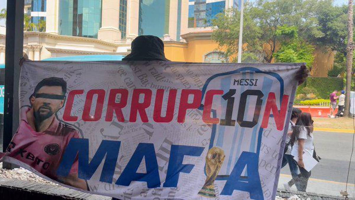 “Sin ayuditas Messi”: Así recibieron al crack del Inter Miami en México; un niño sorprendió con su pancarta