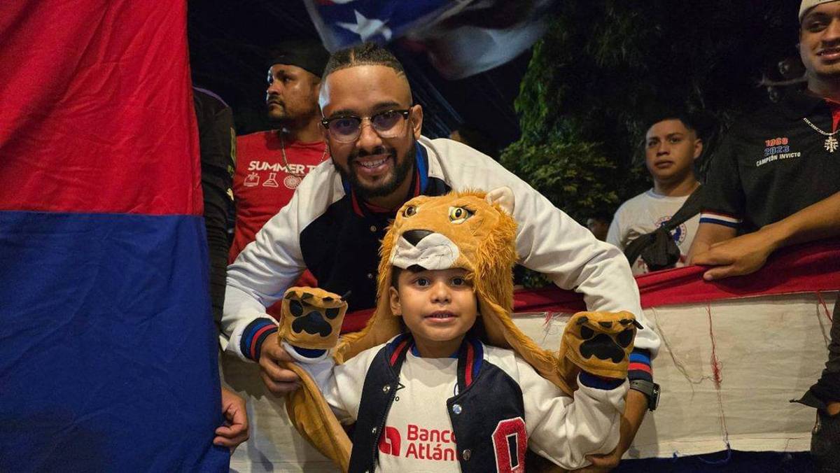 Fiesta Blanca: El banderazo de la Ultra Fiel, la actitud de los jugadores del Olimpia y el mensaje de Rafa Villeda para su afición